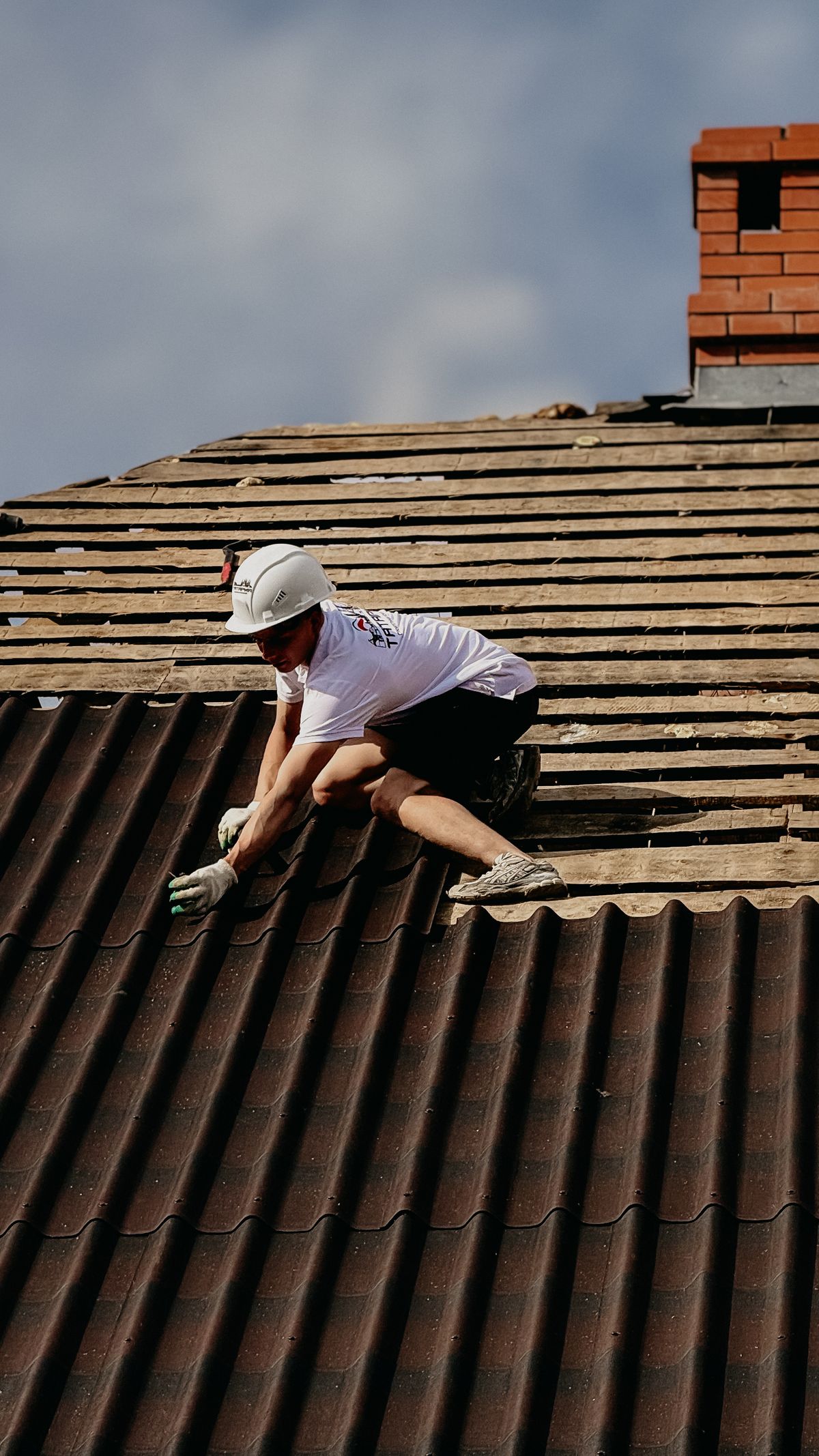 The Roof Pack crew installing a GAF roofing system in Tampa Bay
